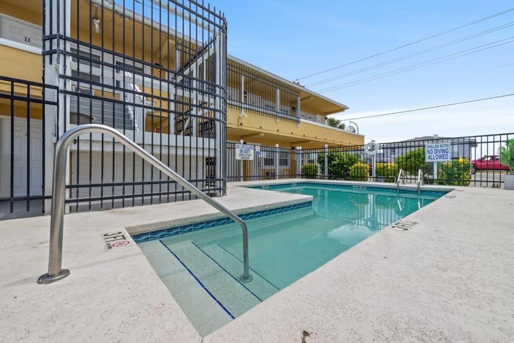 Appartamento 1Br With Pool Parking Pets Next To Beach 6 Myrtle Beach Esterno foto